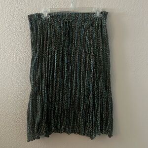 Beautiful skirt with crinkle texture